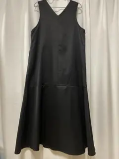 黒 Vネック ワンピース