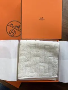 HERMES ホワイトタオルハンカチ ギフトボックス付き - メルカリ