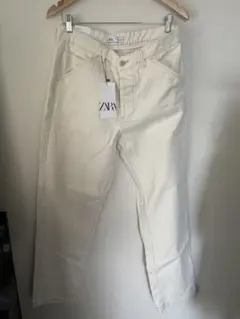 ZARAストレートフィット　ホワイトデニムのサムネイル