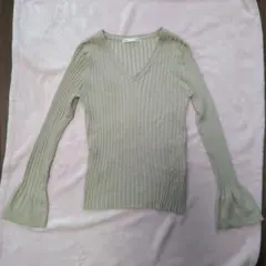 PINKY&DIANNE　ゴールドベージュ　Vネック　リブ編みニット 薄手　長袖