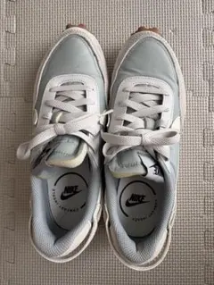 NIKE スニーカーのサムネイル