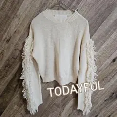 TODAYFUL トゥデイフル　袖フリンジ　ショート丈ニット　アイボリー　フリー