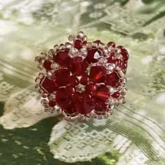 サイズオーダー　フリルフラワーリング　スワロフスキーシャム　真紅