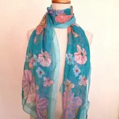 新品タグ付き夏涼しい花柄スカーフ