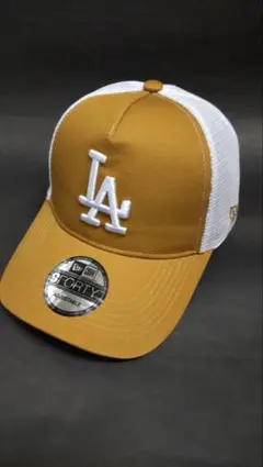 New Era ドジャースブラウンホワイトトラッカーメッシュキャップ