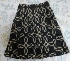 【Macintosh London】ボリュームたっぷり上品なスカート