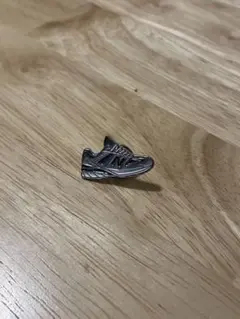 限定new balance スニーカーピンバッチ