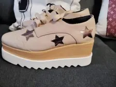 ベージュ 厚底スニーカー 星型カットアウト