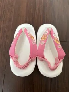 《値下げ》ピンク 花柄刺繍 和装小物　草履と足袋