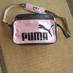 PUMAエナメルショルダーバッグ