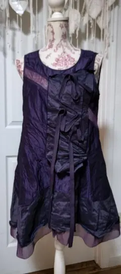 紫のノースリーブワンピース