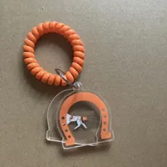 競馬モチーフ キーホルダー オレンジ