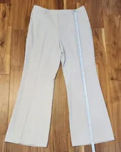 ユニクロ レディース フレアパンツ XL（ベージュ・前後ポケット・裾広め）