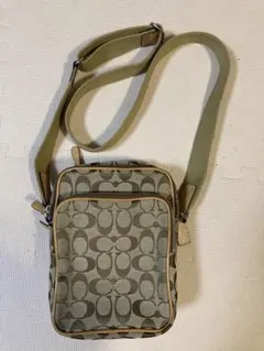 3層式 ショルダーバッグCOACH コーチ 旅行 シグネチャー柄