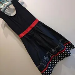 紺のノースリーブワンピース