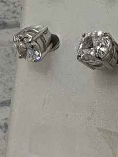 クリスタルとボール型リバーシブルマグネットピアス