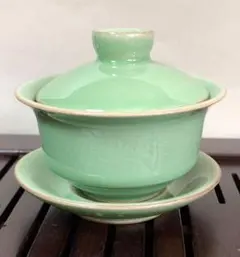 中国茶器　蓋碗•龍泉青磁(薄梅子青色•100ml）茶碗湯呑み茶道具壷皿有田焼き