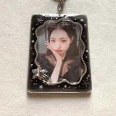 硬質　ケース　トレカ　デコ　レジン　キーホルダー　キーリング　星　黒　韓国　ラメ