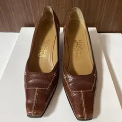 Ferragamo ブラウンレザーパンプス
