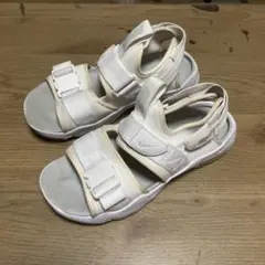 NIKE サンダル　白　24cmのサムネイル