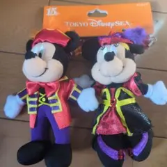 新品タグ付き2016 ヴィランズワールド ミッキー＆ミニー ぬいぐるみバッジ