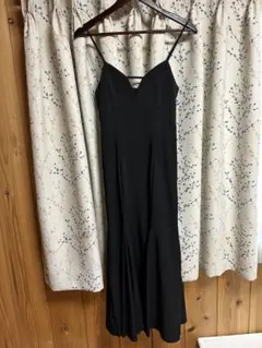 黒いキャミワンピース Vネック アーカイバ
