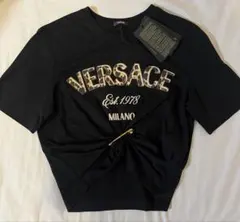 VERSACEレオパードロゴ ブラックセーフティピン クロップドTシャツのサムネイル