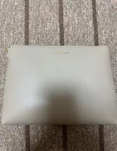 CHARLES & KEITH ポーチ　ベージュのサムネイル