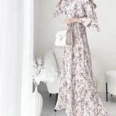 mily bilet フリル襟花柄肩スリットワンピース