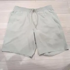 Lululemon ベージュ ショートパンツのサムネイル