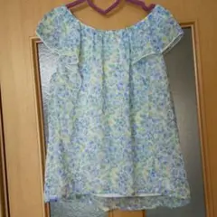 花柄 トップス