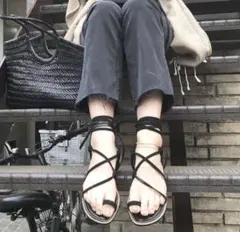 アパルトモン　MANOLO BLAHNIK レースアップサンダル ブラックのサムネイル