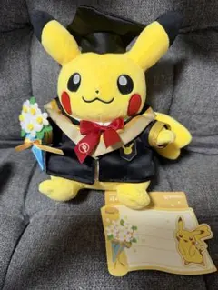 海外限定 ポケモン　卒業ピカチュウ　ストラップ　ぬいぐるみ 海外限定 ポケモン 卒業ピカチュウ ♂ ストラップ ぬいぐるみ - メルカリ