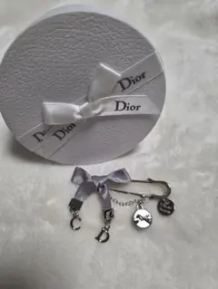 Dior リボン付きチャーム
