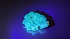 天然石　蛍光鉱物　ポーランド産　ジンカイト　28g　No.157 天然石 蛍光鉱物 ポーランド産 ジンカイト 28g No.157 - メルカリ