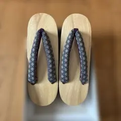 伝統的な下駄 花柄鼻緒