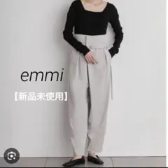 【新品未使用】emmi ハイウエスト フロントタックパンツ　ライトグレーのサムネイル