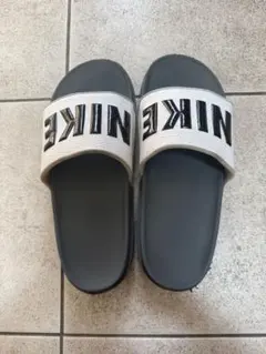 NIKE シャワーサンダル グレー ホワイトのサムネイル