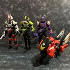 仮面ライダーギーツ　リボルブチェンジフィギュア　三体セット＋ブーストライカー