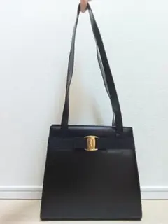 フェラガモ　ハンドバッグ　ショルダーバッグ
