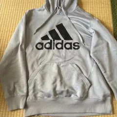 adidas グレー フード付きパーカーのサムネイル