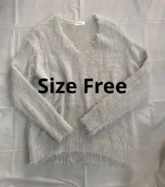 Té chichi 柔らかふわふわフェザーヤーンニット ホワイトグレー Vネック