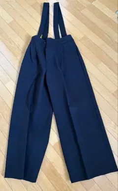 サスペンダー付き　黒ワイドパンツ