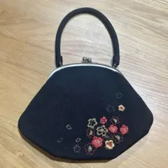 黒 花柄刺繍 がま口バッグ