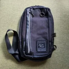 美品✨️ボディバッグ　ワンショルダー　合皮ブラック