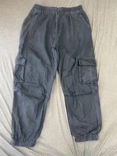 ダークグレー カーゴパンツ