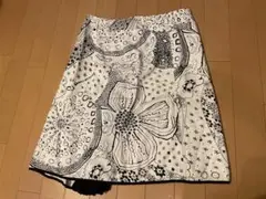 フレアスカート 白黒花柄 ひざ丈