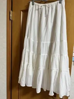 ホワイト ティアード フレアスカート　GU