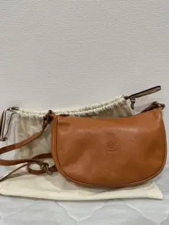 ⭐︎美品イルビゾンテ　ハーフムーンショルダーバッグ