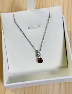 スワロフスキー　Swarovski Attract３連クリスタル　ネックレス